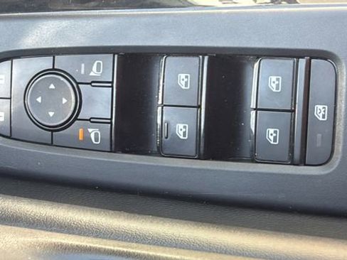 Used 2023 Nissan Pathfinder SV w/ SV Premium Package AWD/4WD image 12