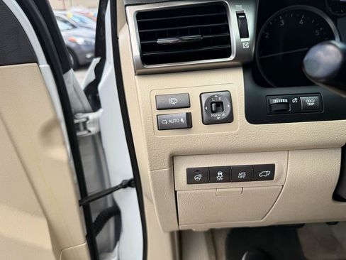 Used 2015 Lexus LX 570 4WD image 31