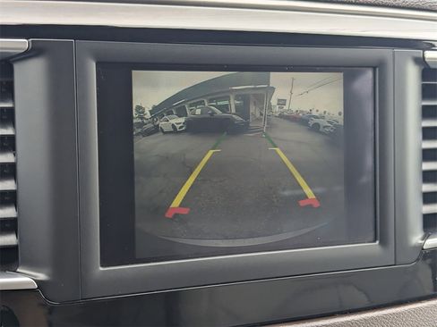 Used 2018 Chrysler Pacifica Touring-L image 16