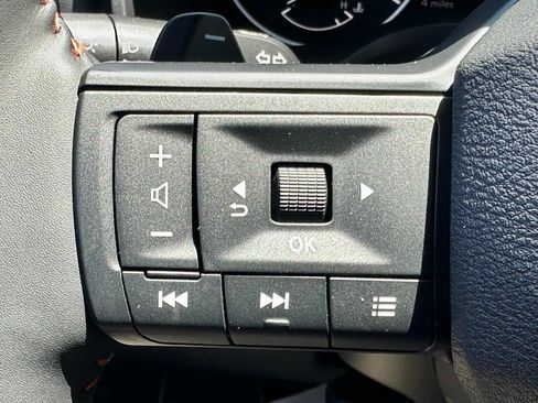 Used 2026 Nissan Rogue SV AWD/4WD image 12