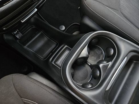 Used 2024 Chrysler Pacifica Touring FWD image 19