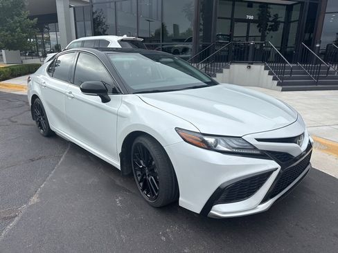 Used 2023 Toyota Camry XSE FWD image 4