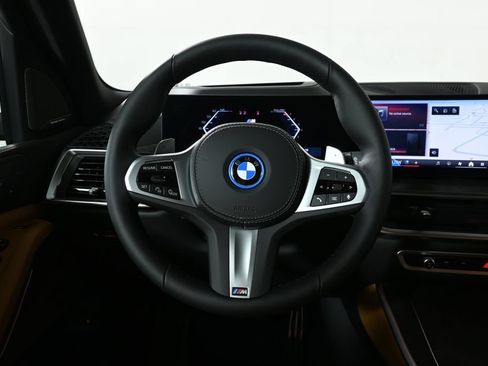 Used 2026 BMW X5 xDrive50e w/ M Sport Package AWD/4WD image 18
