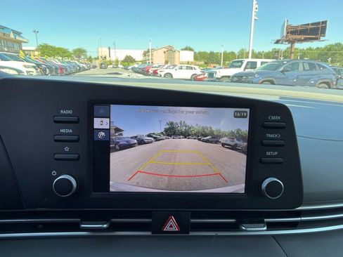 Used 2024 Hyundai Elantra SE FWD image 25
