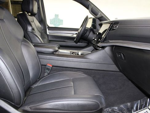 Used 2024 Jeep Wagoneer Series III image 31