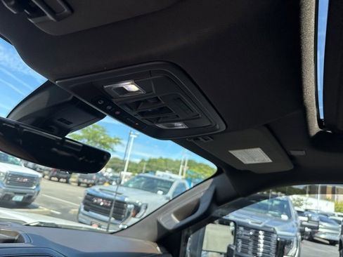 Used 2023 GMC Sierra 2500 Denali w/ Denali Ultimate Package image 24