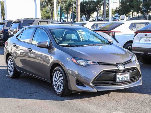 Used 2019 Toyota Corolla LE image 3