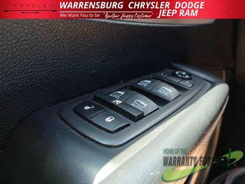 Used 2021 Chrysler Pacifica Touring-L w/ Uconnect Theater Family Group AWD/4WD image 32