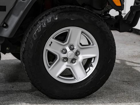 Used 2004 Jeep Wrangler Rubicon w/ Dual Top Group image 45