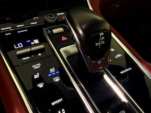 Used 2020 Porsche Panamera 4 AWD/4WD image 40