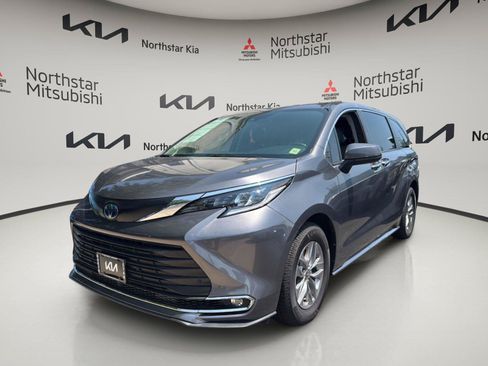 Used 2023 Toyota Sienna XLE FWD image 10