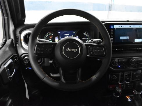 Used 2024 Jeep Wrangler Unlimited AWD/4WD image 6