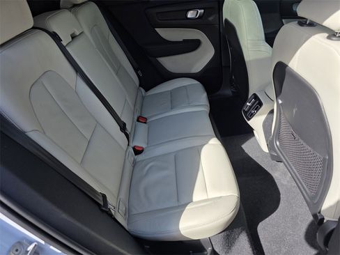 Used 2024 Volvo XC40 B5 Plus image 27