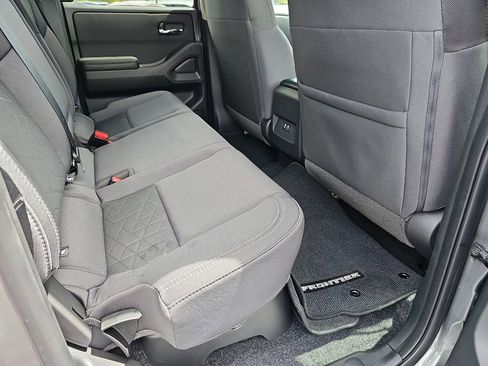 Used 2025 Nissan Frontier SV RWD image 14