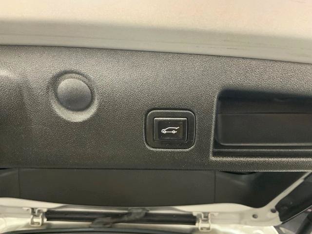 Used 2018 Chevrolet Equinox LT FWD image 35
