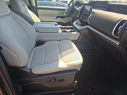 Used 2025 Ford Expedition Max Platinum AWD/4WD image 2