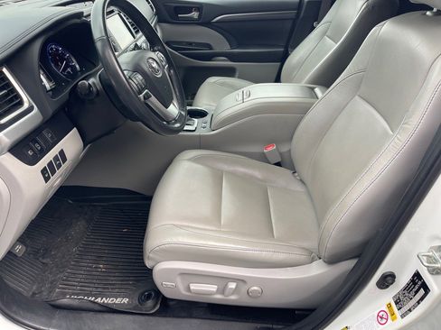 Used 2019 Toyota Highlander Limited image 10