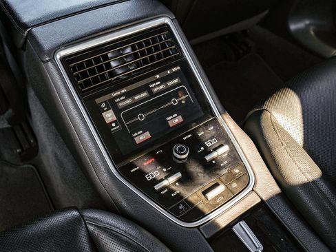 Used 2018 Porsche Panamera 4 AWD/4WD image 18