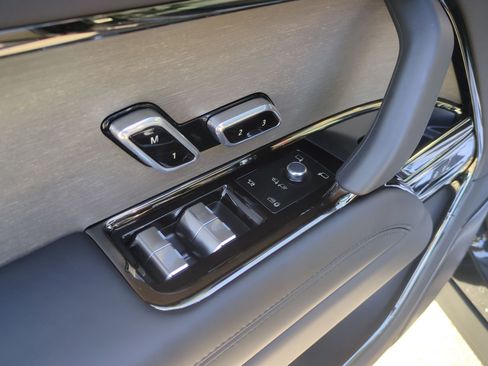 New 2026 Land Rover Range Rover SV image 16