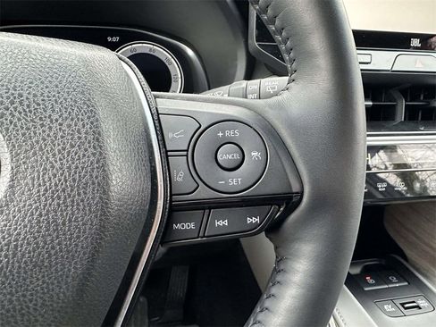 Used 2023 Toyota Venza Limited image 9