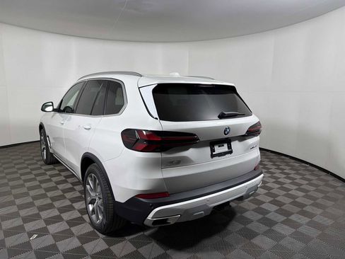 New 2026 BMW X5 xDrive40i w/ Premium Package AWD/4WD image 3