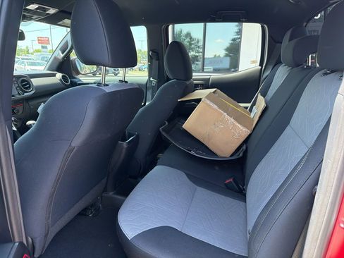 Used 2021 Toyota Tacoma TRD Off-Road w/ Technology Package AWD/4WD image 5