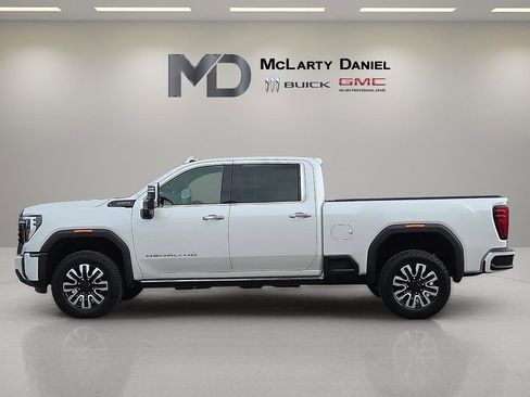 Used 2024 GMC Sierra 2500 Denali Ultimate w/ Max Trailering Package image 3