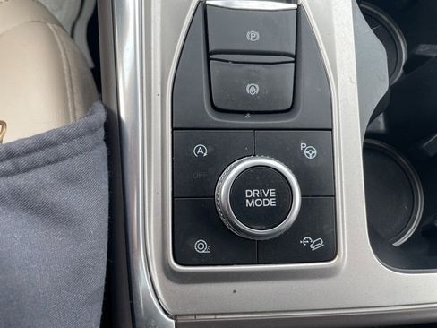 Used 2020 Ford Explorer Platinum w/ Premium Technology Package image 21