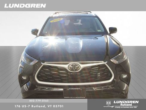 Used 2022 Toyota Highlander XLE image 43