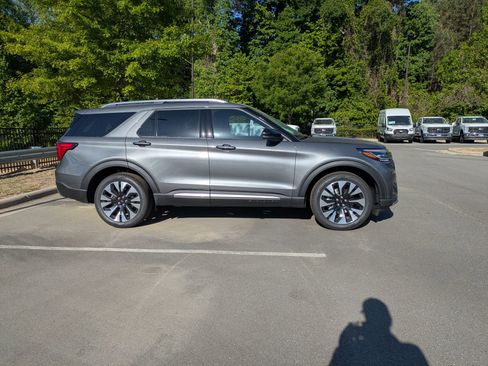 New 2026 Ford Explorer Platinum AWD/4WD image 3