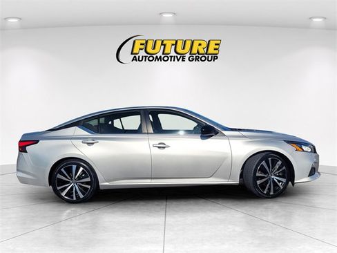 Certified 2022 Nissan Altima 2.5 SR image 3