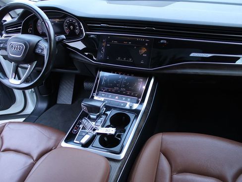 Used 2019 Audi Q8 Premium Plus w/ Premium Plus AWD/4WD image 22
