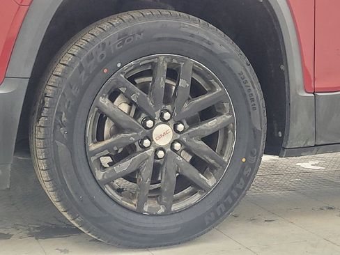 Used 2019 GMC Acadia SLT image 31