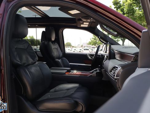 Used 2023 Lincoln Navigator L Reserve AWD/4WD image 32