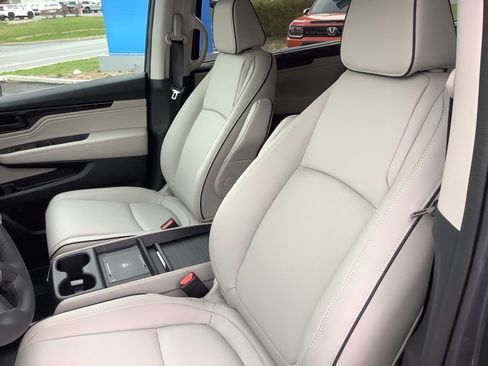 New 2026 Honda Odyssey Touring image 19