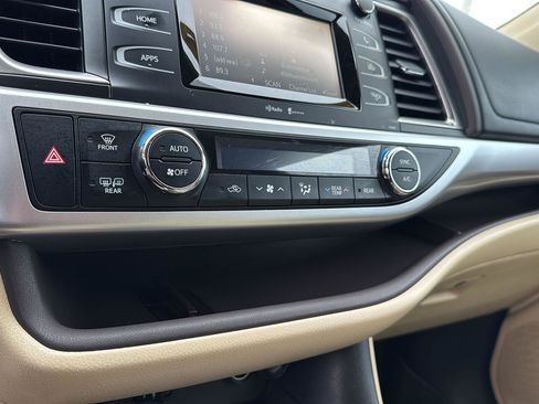 Used 2014 Toyota Highlander Plus image 22