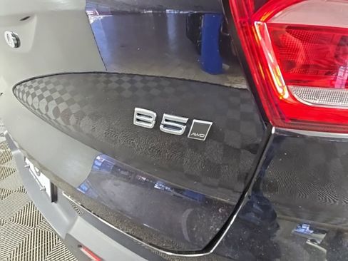 Certified 2024 Volvo XC40 B5 Core image 6