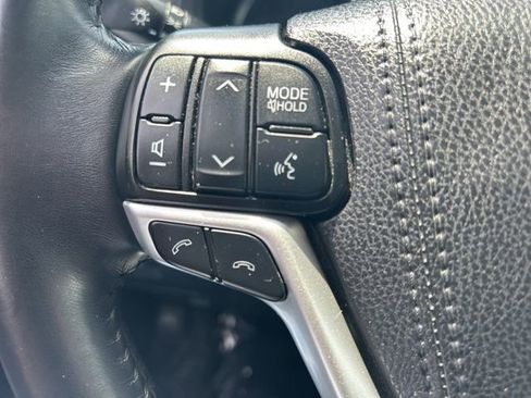 Used 2019 Toyota Highlander SE AWD/4WD image 28