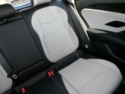 Certified 2025 Volkswagen Tiguan SE AWD/4WD image 14