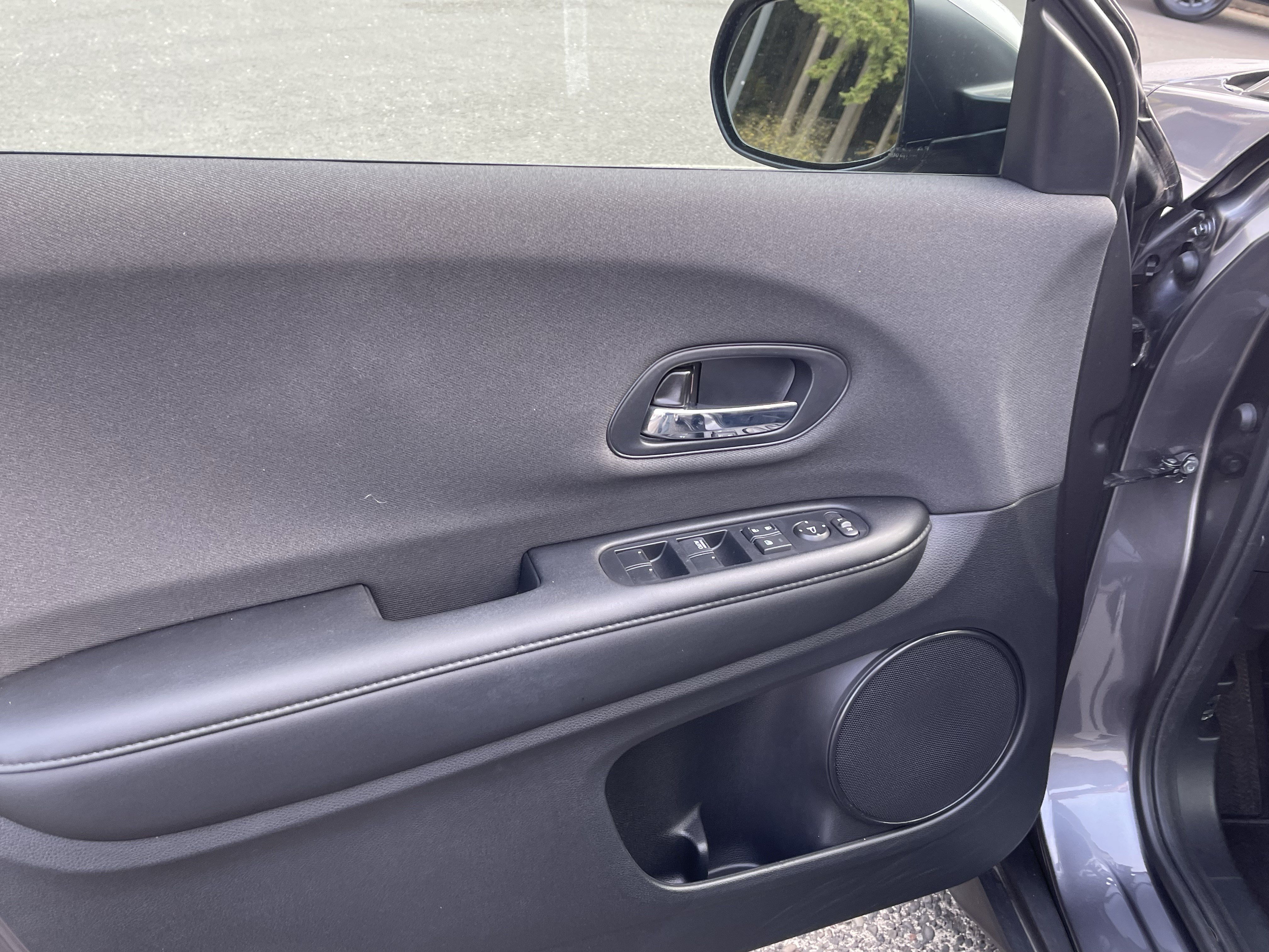 Used 2022 Honda HR-V LX image 16