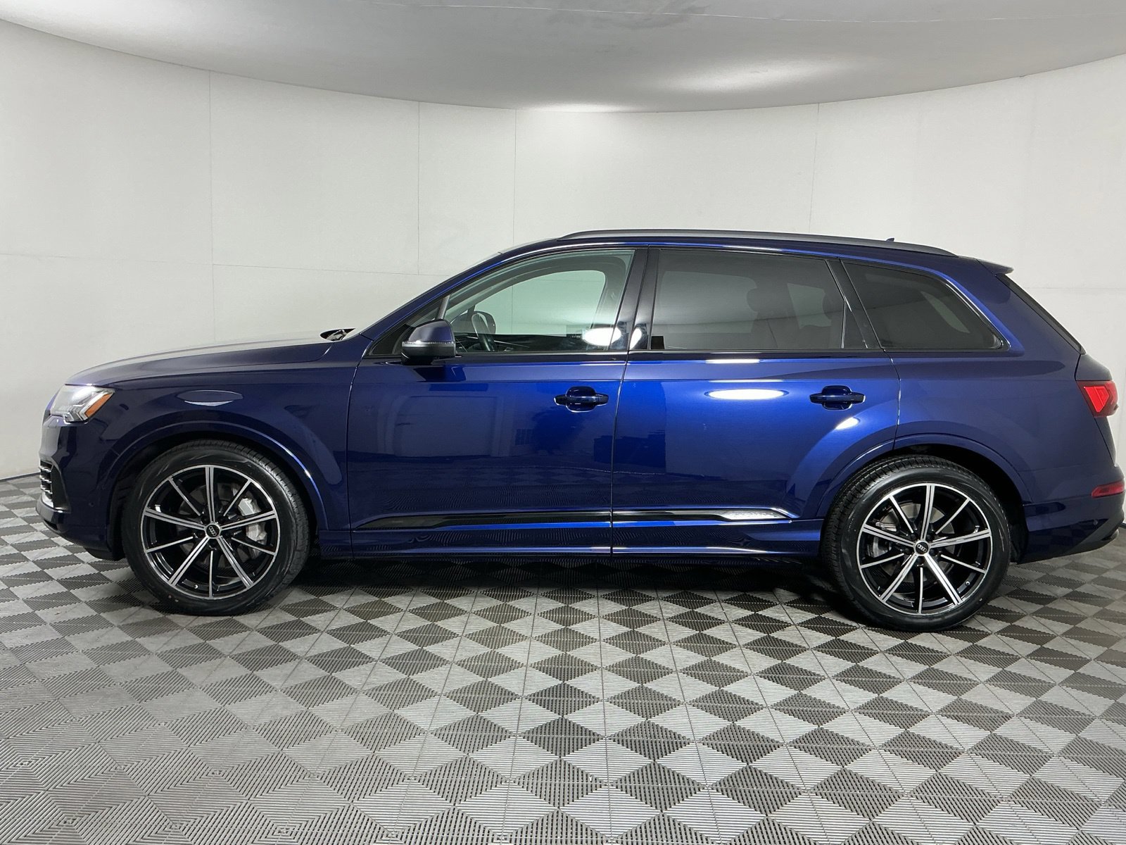 Used 2023 Audi Q7 3.0T Prestige w/ Prestige Package AWD/4WD image 4