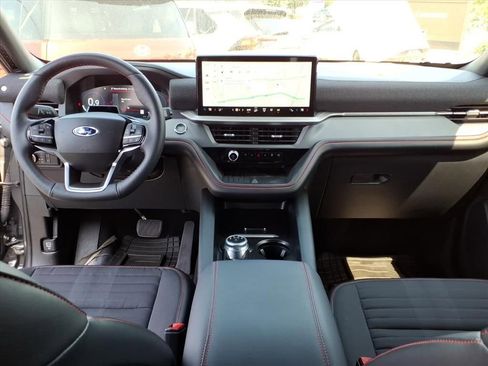 Used 2025 Ford Explorer ST-Line w/ Premium Package image 8