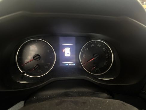 Used 2021 Toyota RAV4 LE FWD image 3