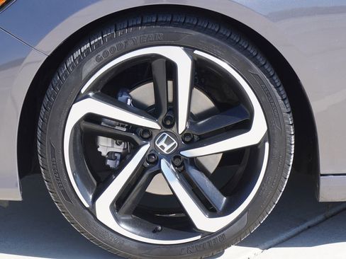 Used 2018 Honda Accord Sport image 4