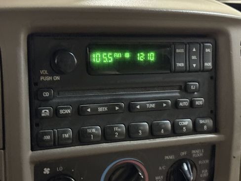 Used 2002 Ford F150 XLT AWD/4WD image 14