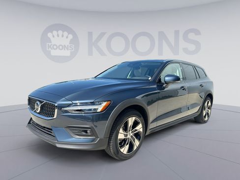 New 2026 Volvo V60 B5 Cross Country Plus w/ Climate Package AWD/4WD image 1