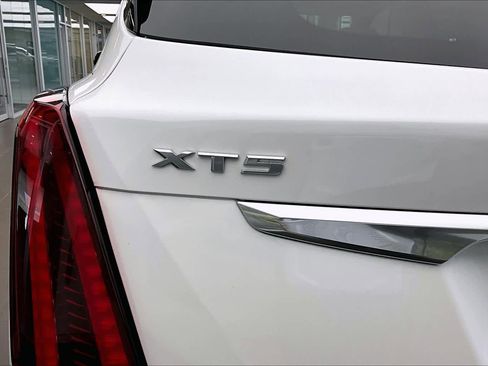Used 2022 Cadillac XT5 Premium Luxury FWD image 33