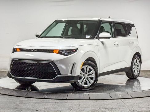 Used 2023 Kia Soul LX FWD image 1