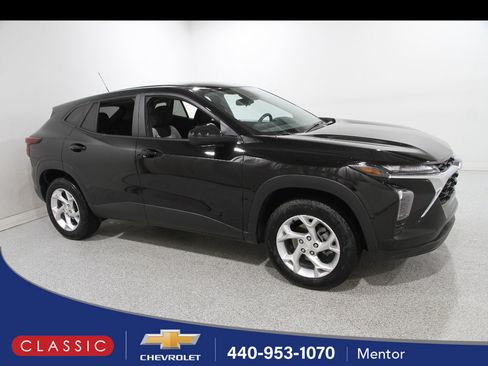 Certified 2024 Chevrolet Trax LS w/ LS Convenience Package image 1