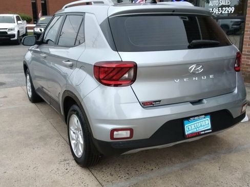 Used 2020 Hyundai Venue SEL image 2